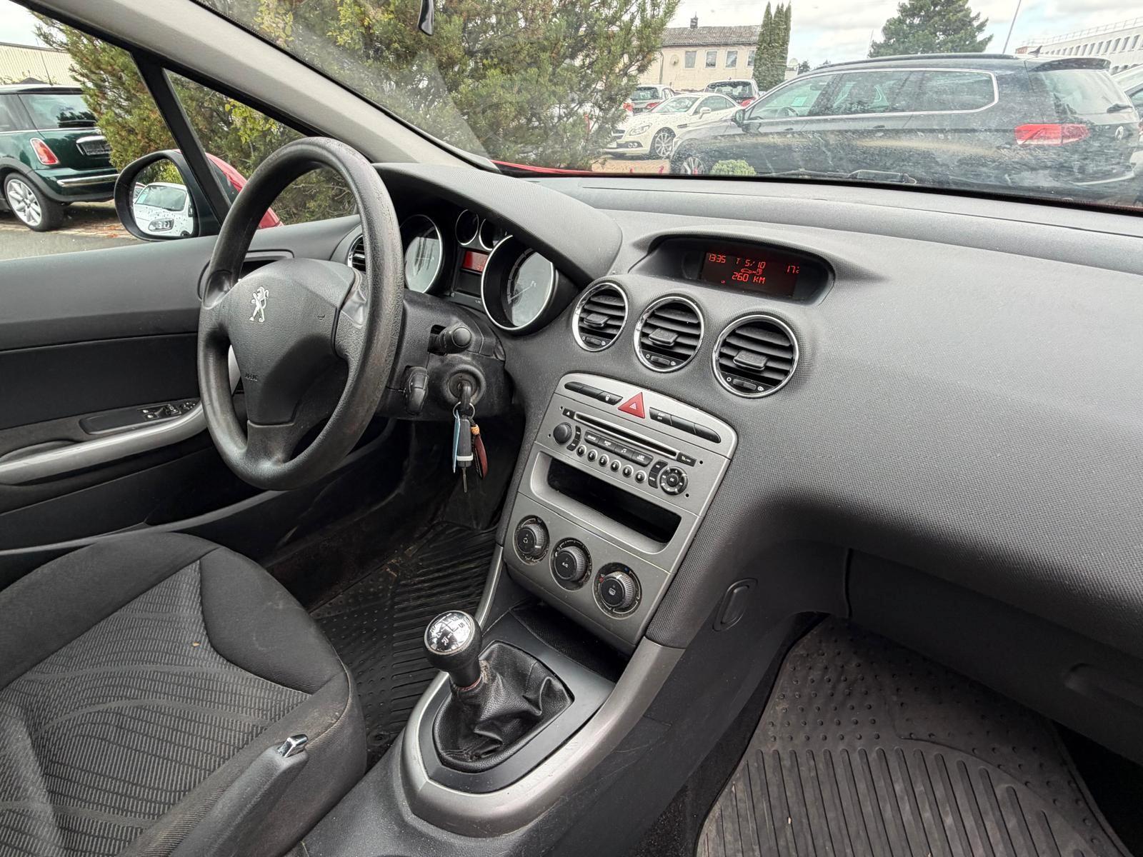 Peugeot 308 2012 — photo 14