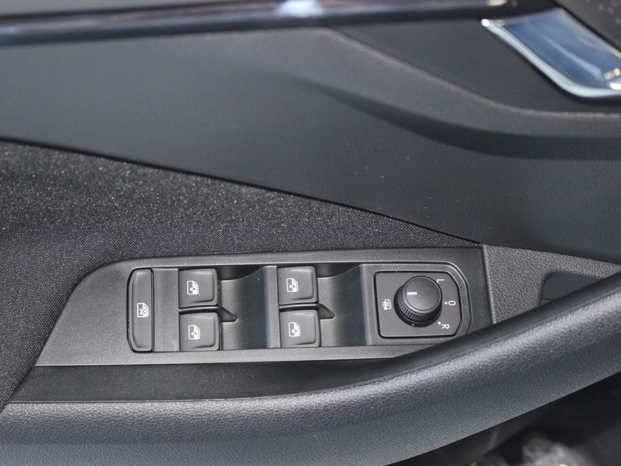 Fahrzeugabbildung SKODA Scala 1.0 TSI Selection RFK/LED/PDC/Keyless