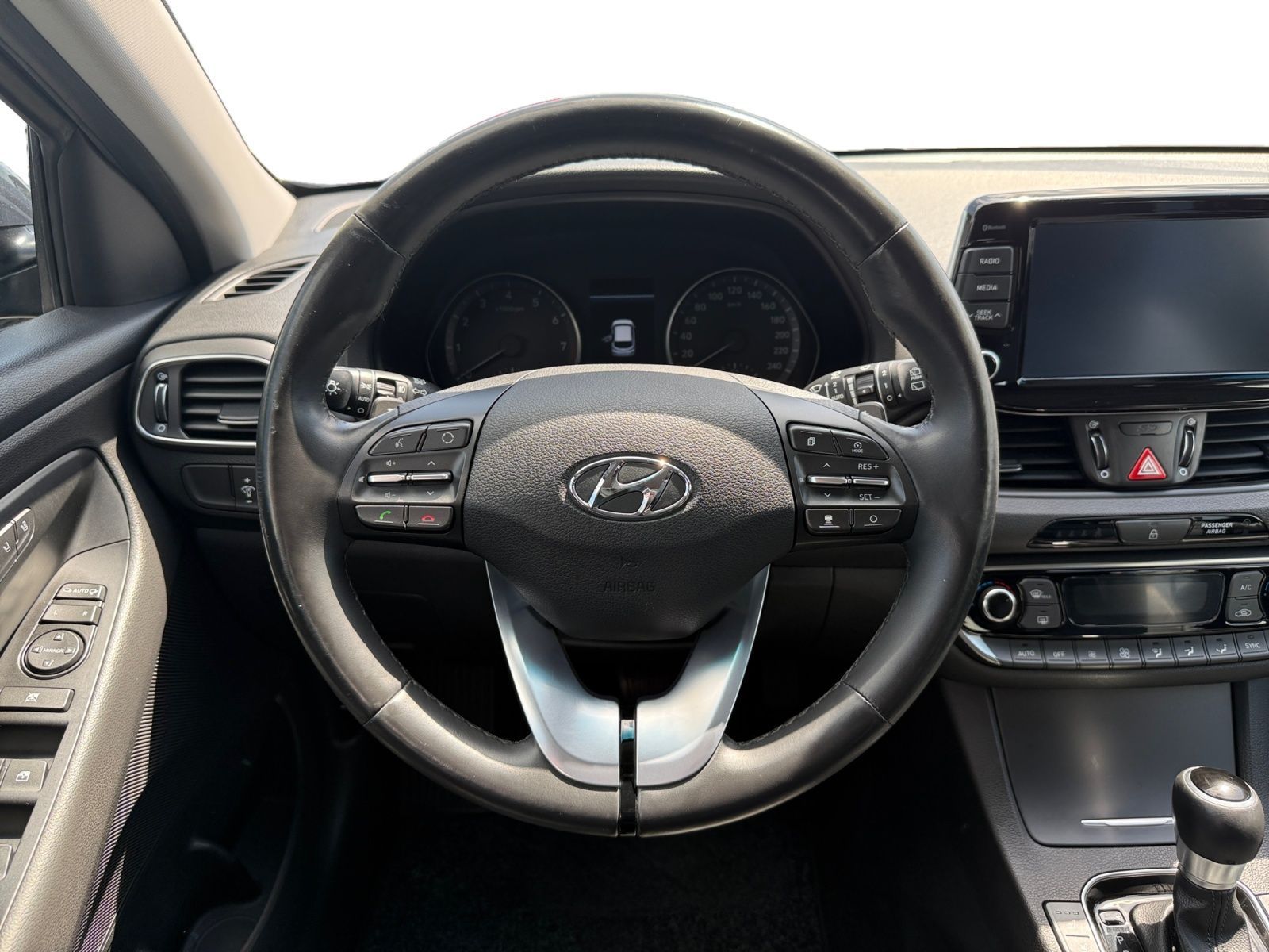Fahrzeugabbildung Hyundai i30 1.4 T-GDI Premium PANO LED AHK