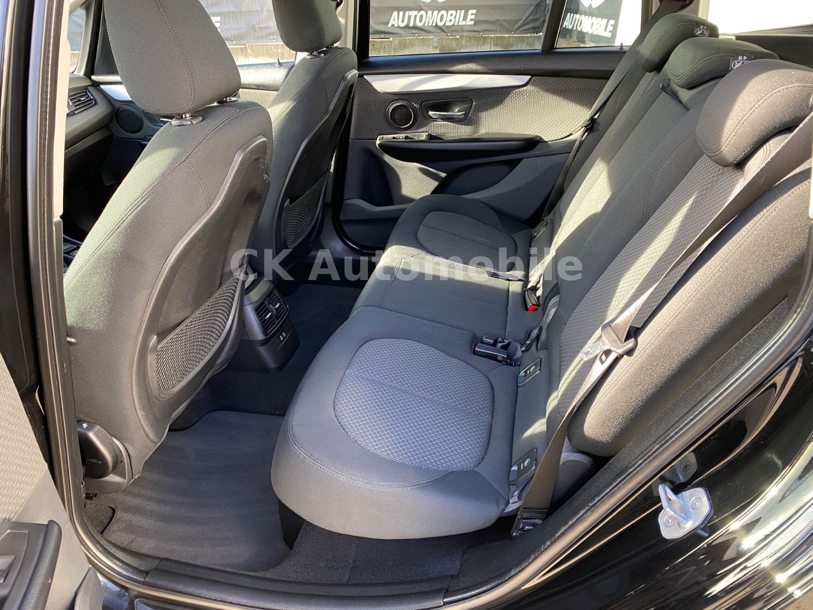 Fahrzeugabbildung BMW 218d Gran Tourer Advantage/Navi/Pano/LED/AHK