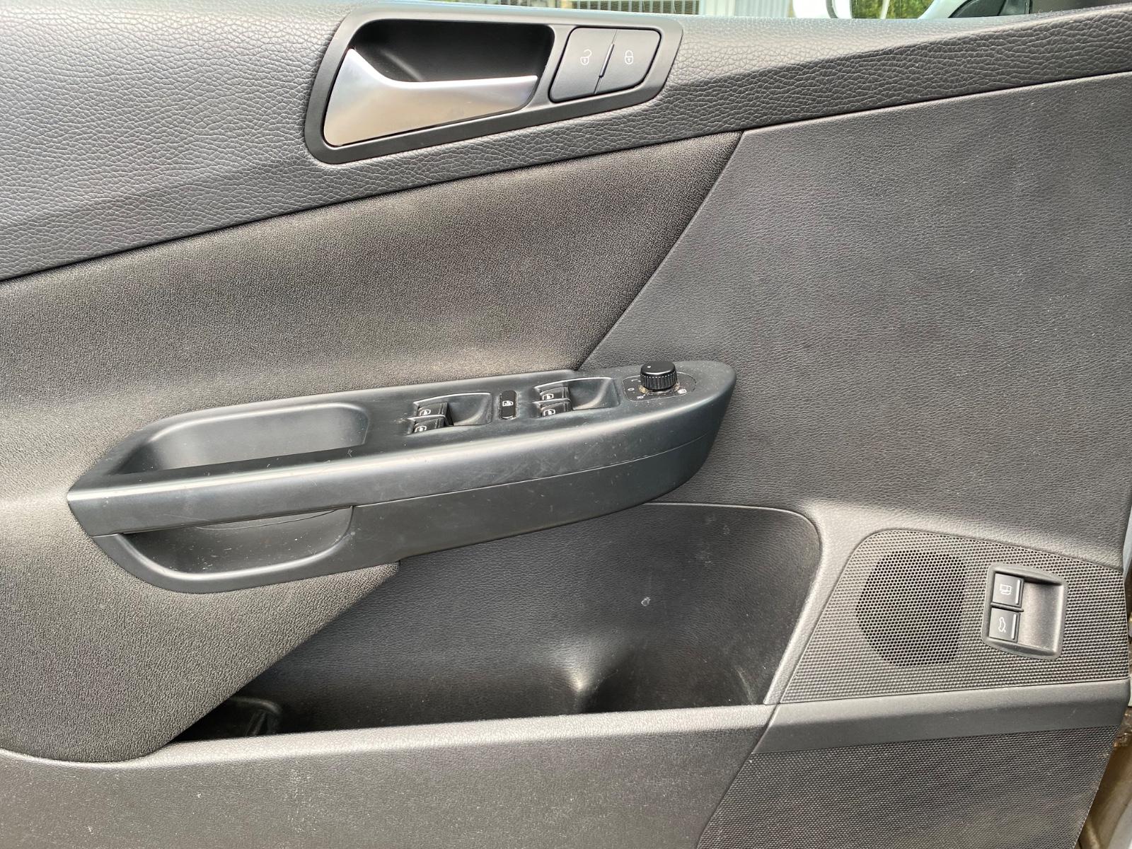 Volkswagen Passat 2010 — photo 10
