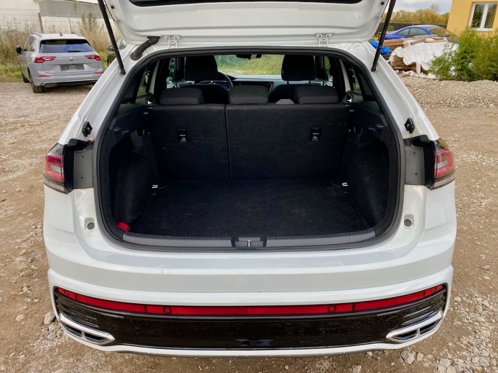 Fahrzeugabbildung Volkswagen Taigo 1.5 DSG R-Line AAC SHZ GJR KAMERA