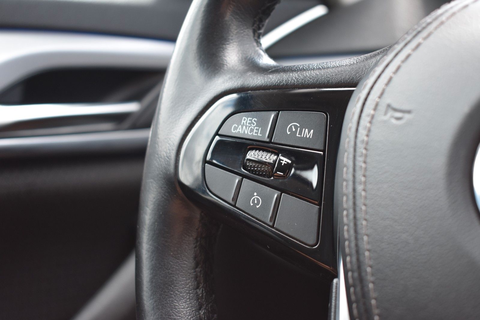 Fahrzeugabbildung BMW BMW 520d Touring Head Up/Anhänger/Driving Assist