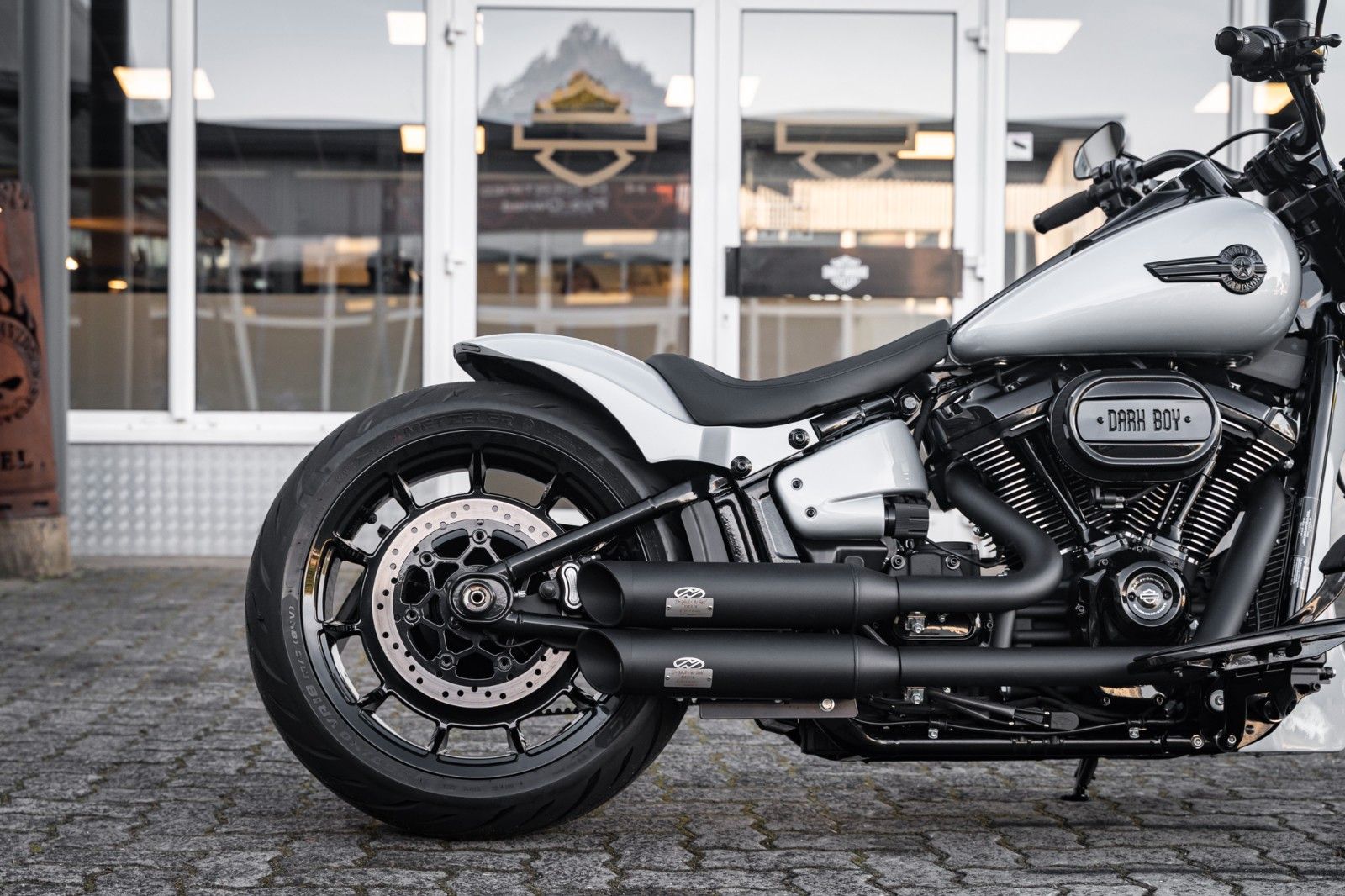 Fahrzeugabbildung Harley-Davidson SILVER DARK FAT BOY FLFBS 114 MY24 - JEKILL&HYDE