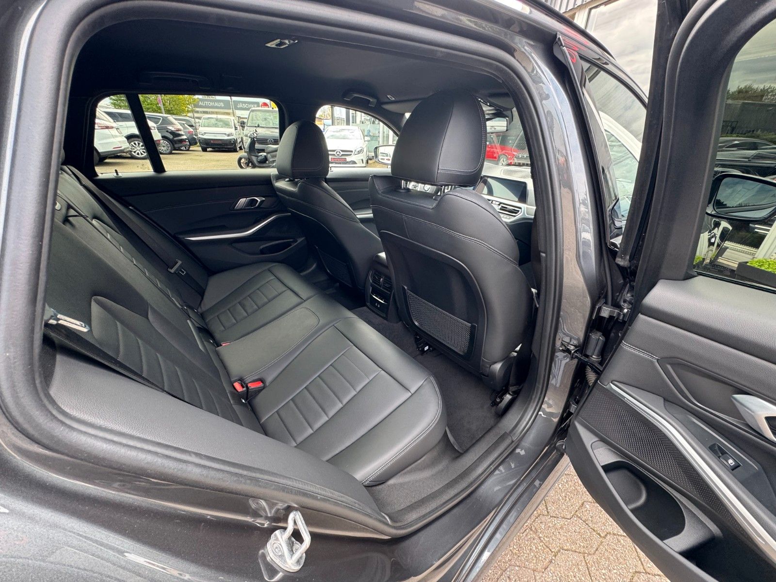 BMW 318i Touring M Sport LASER/ACC/MEMORY/AHK/LEDER foto 16