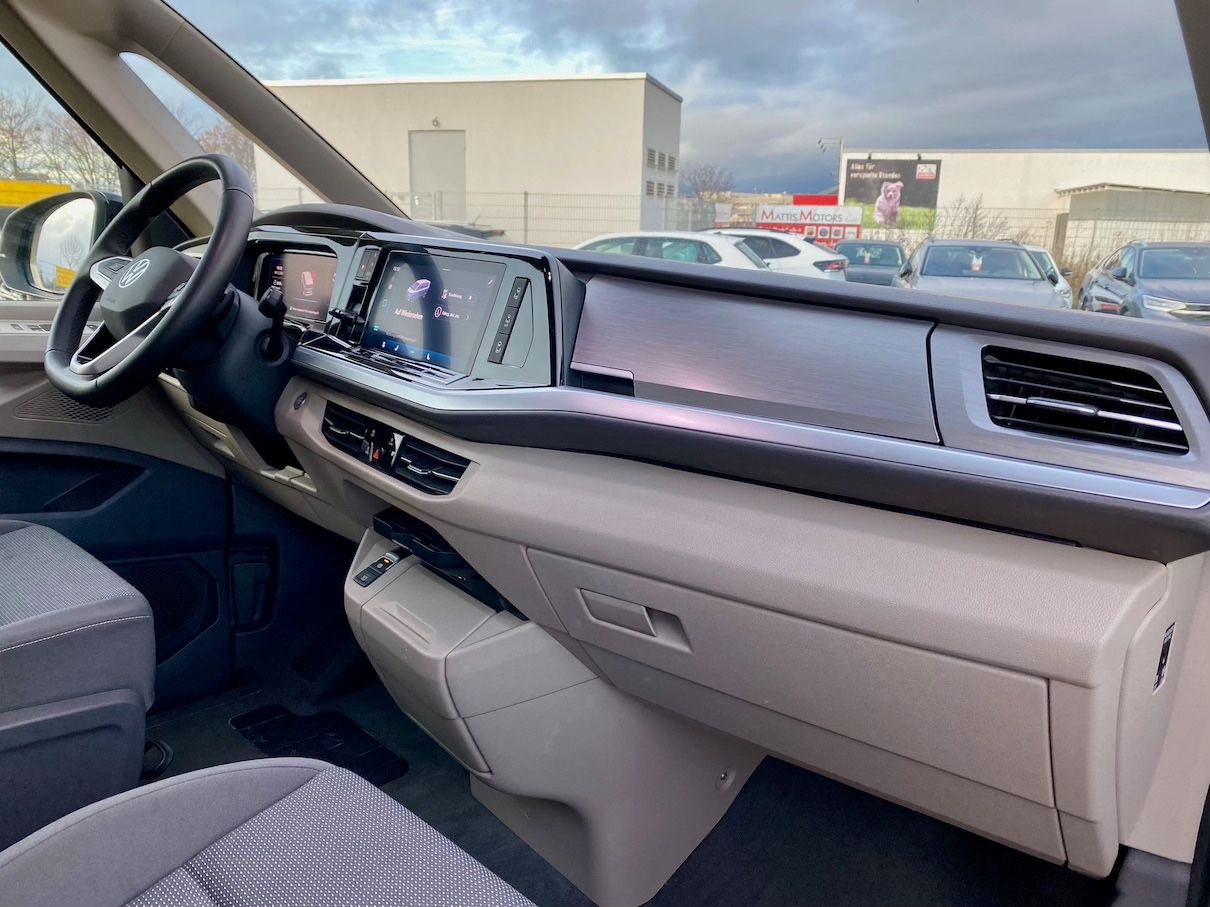 Fahrzeugabbildung Volkswagen T7 Multivan 2.0 TDI LANG LIFE AAC NAVI 7-SITZER