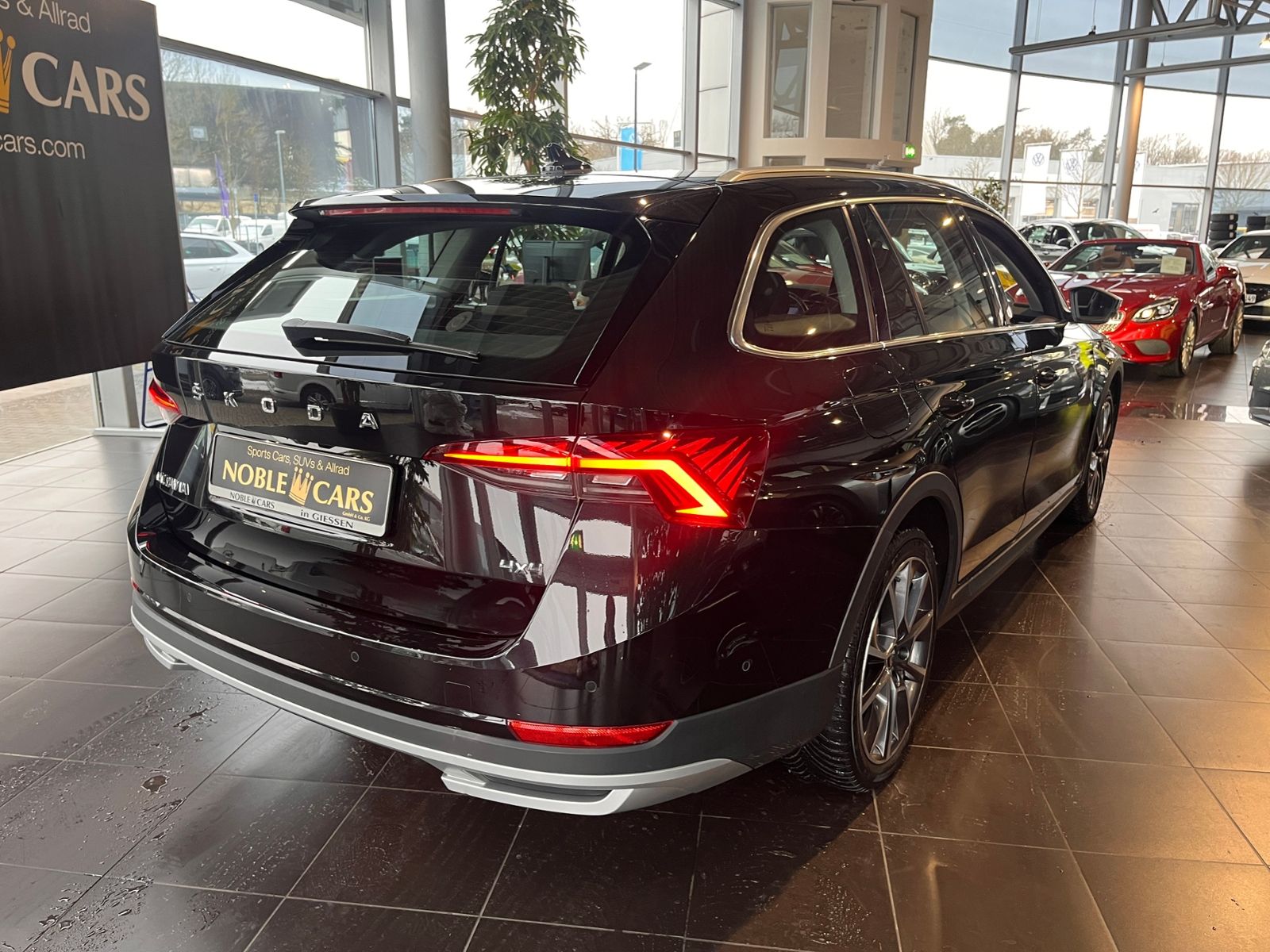 Fahrzeugabbildung SKODA Octavia Combi Scout 4x4 VIRTUAL ACC HUD LED