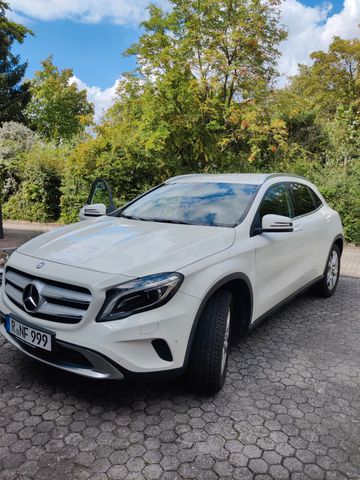 MERCEDES-BENZ GLA 200 Style Style