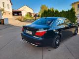 BMW 530i -BMW mit integrierter Head-Up-Display - BMW 530: Grün