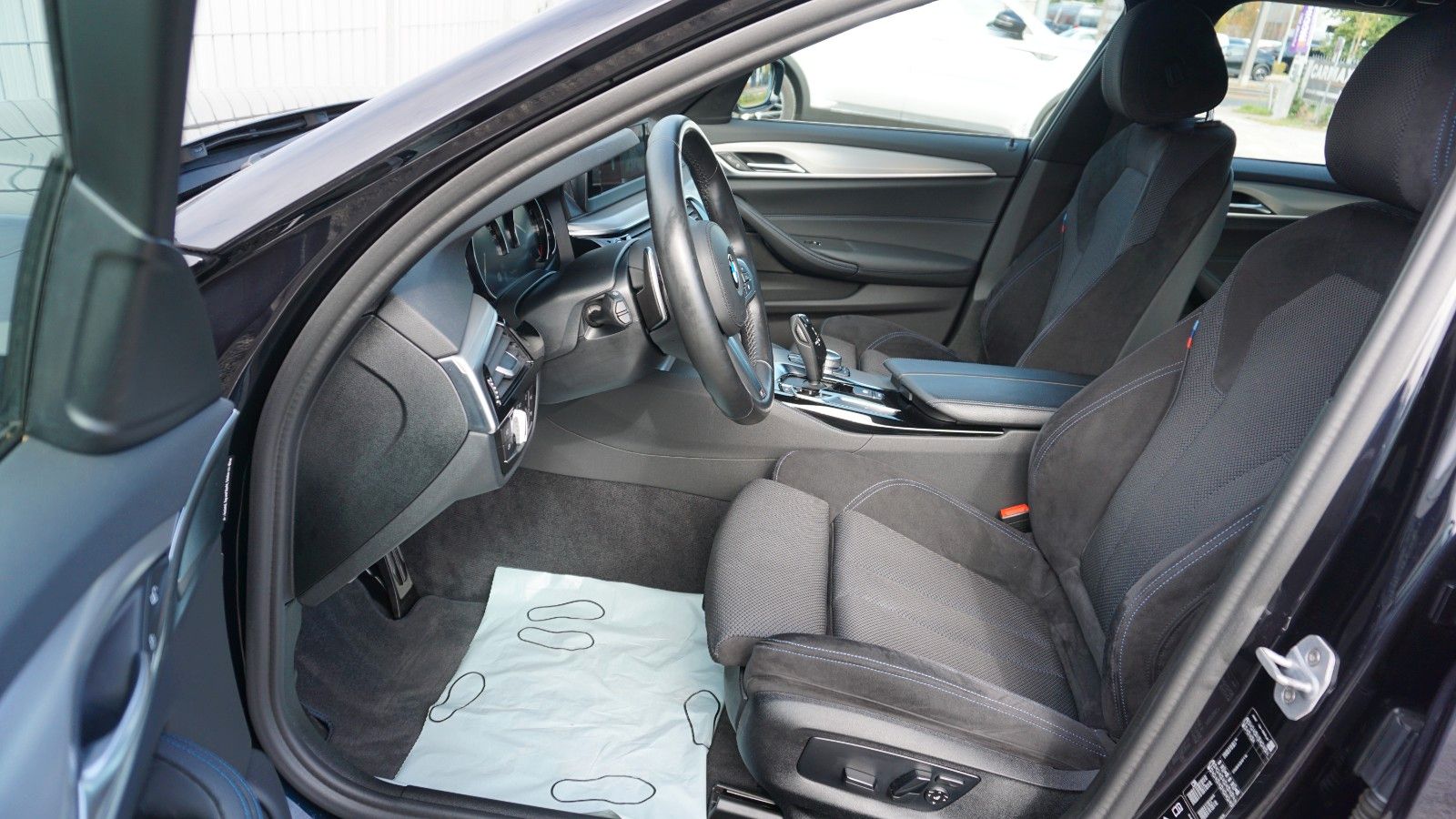 Fahrzeugabbildung BMW 520d xDrive Touring M Sport Navi,LED,Kamera,SH