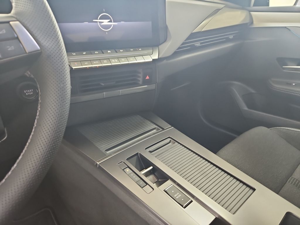 Fahrzeugabbildung Opel Astra ST Hybrid 107 kW Ultimate (L)
