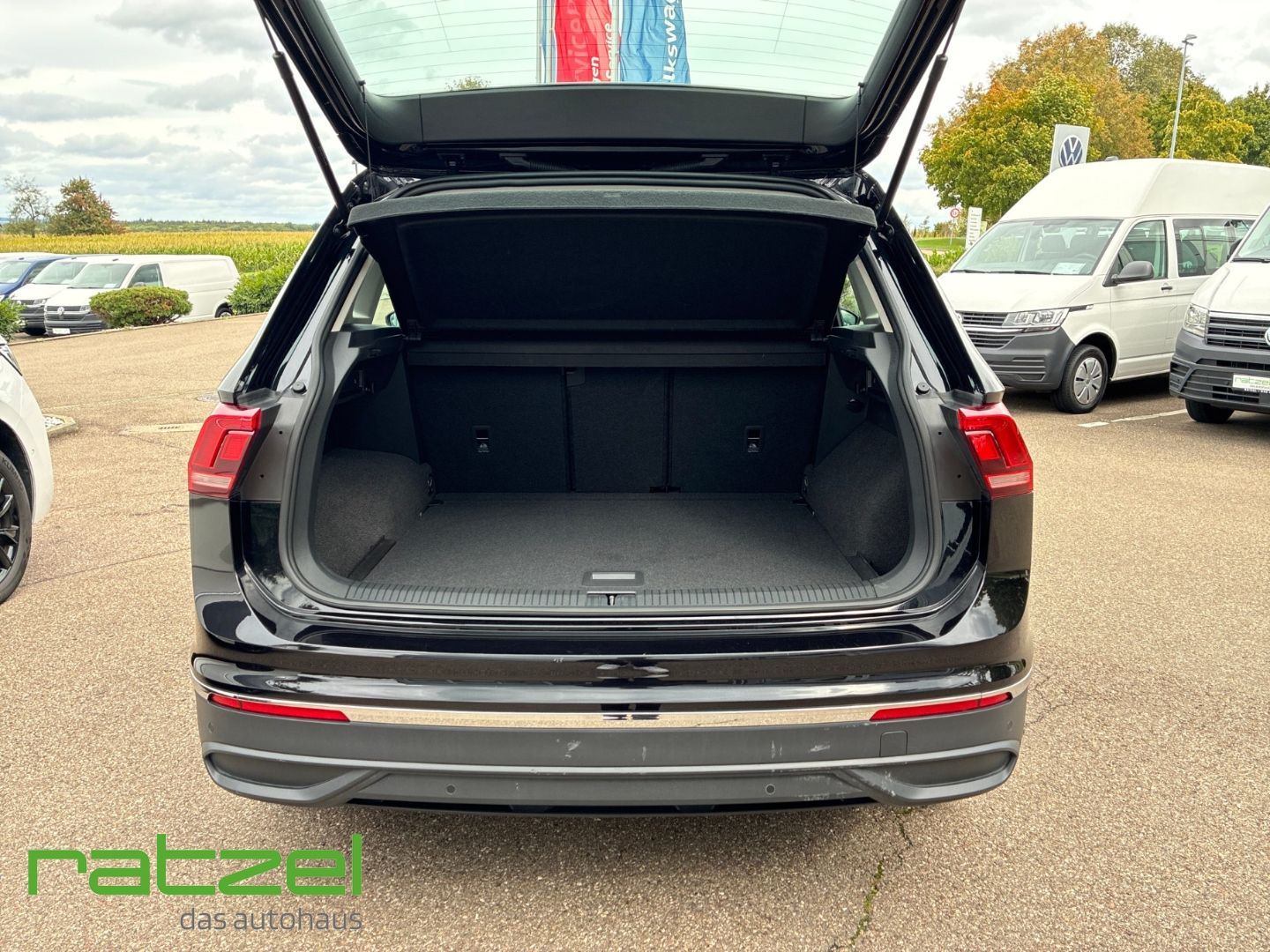 Fahrzeugabbildung Volkswagen Tiguan 1.5 TSI Life Navi Leder Digitales Cockpit