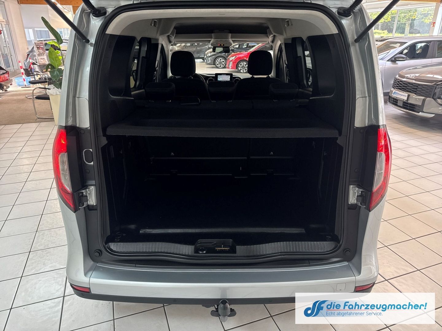 Fahrzeugabbildung Mercedes-Benz Citan Kombi 113 Tourer AHK DAB SHZ Totwi Spur.Ve