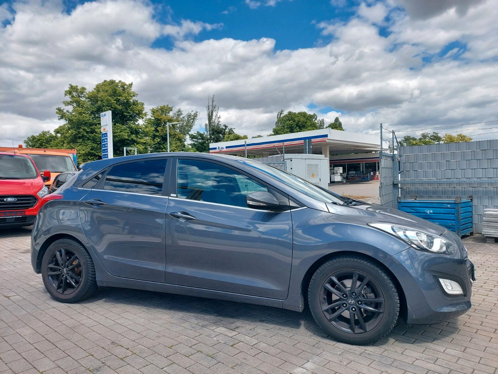 Hyundai i30 blue Passion Klima Sitzheizung BT-Tel. PDC
