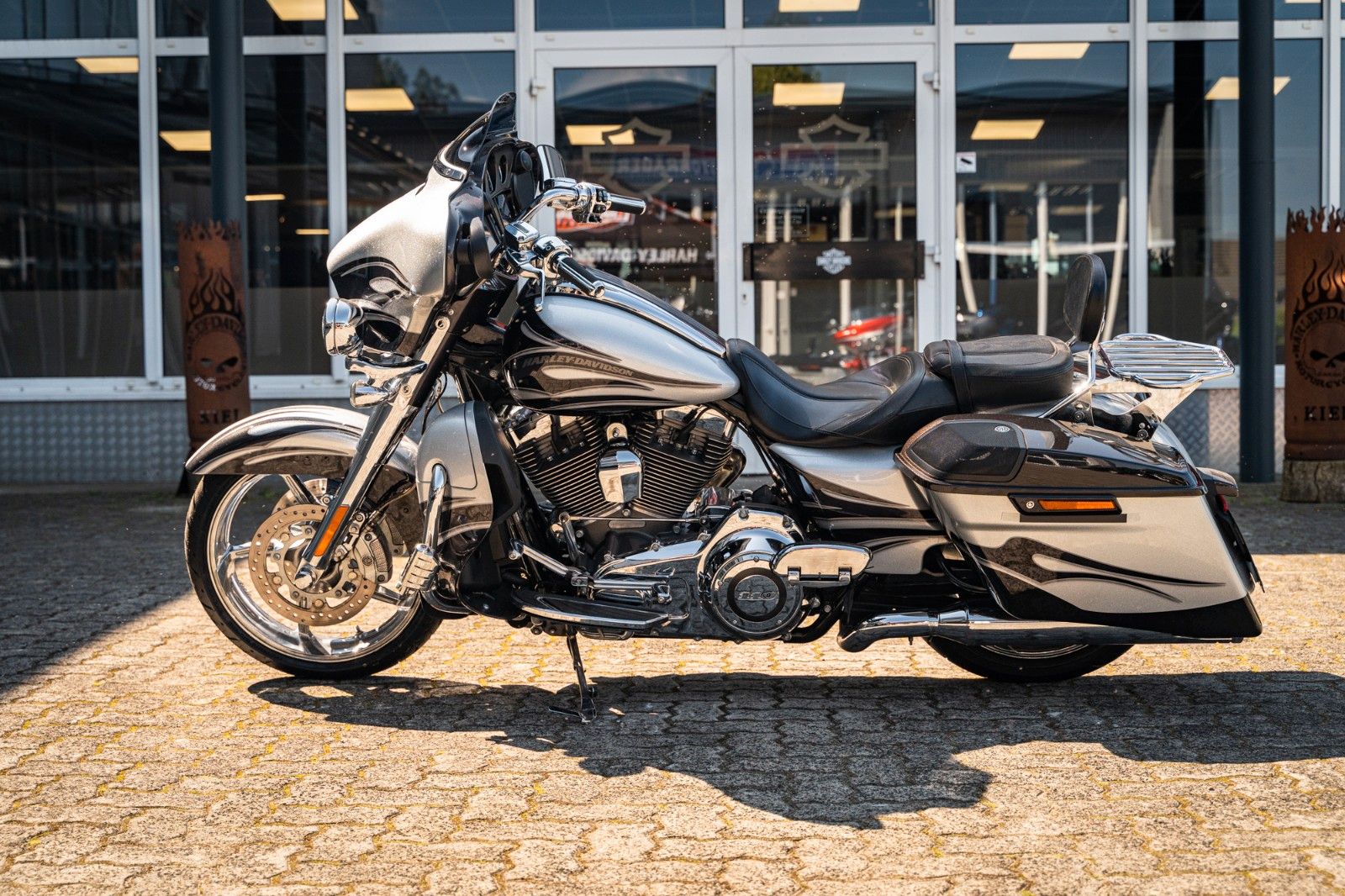 Fahrzeugabbildung Harley-Davidson CVO STREET GLIDE 110 cui FLHXSE - Kesstech-