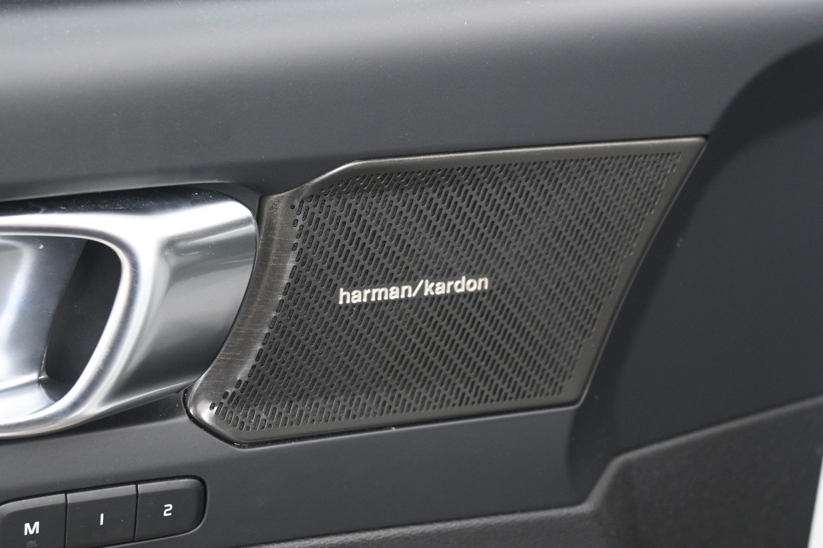 Fahrzeugabbildung Volvo C40 Ultimate BEV Single Motor H/K*AHK*PANO*