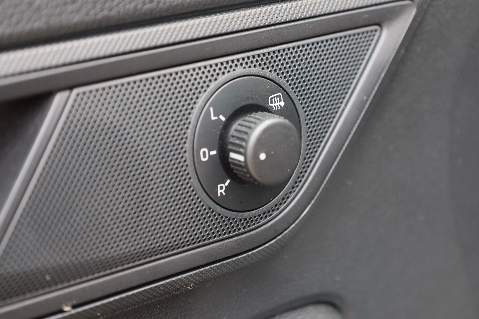 Fahrzeugabbildung SKODA Fabia Ambition PDC,Apple CarPlay,SR+WR