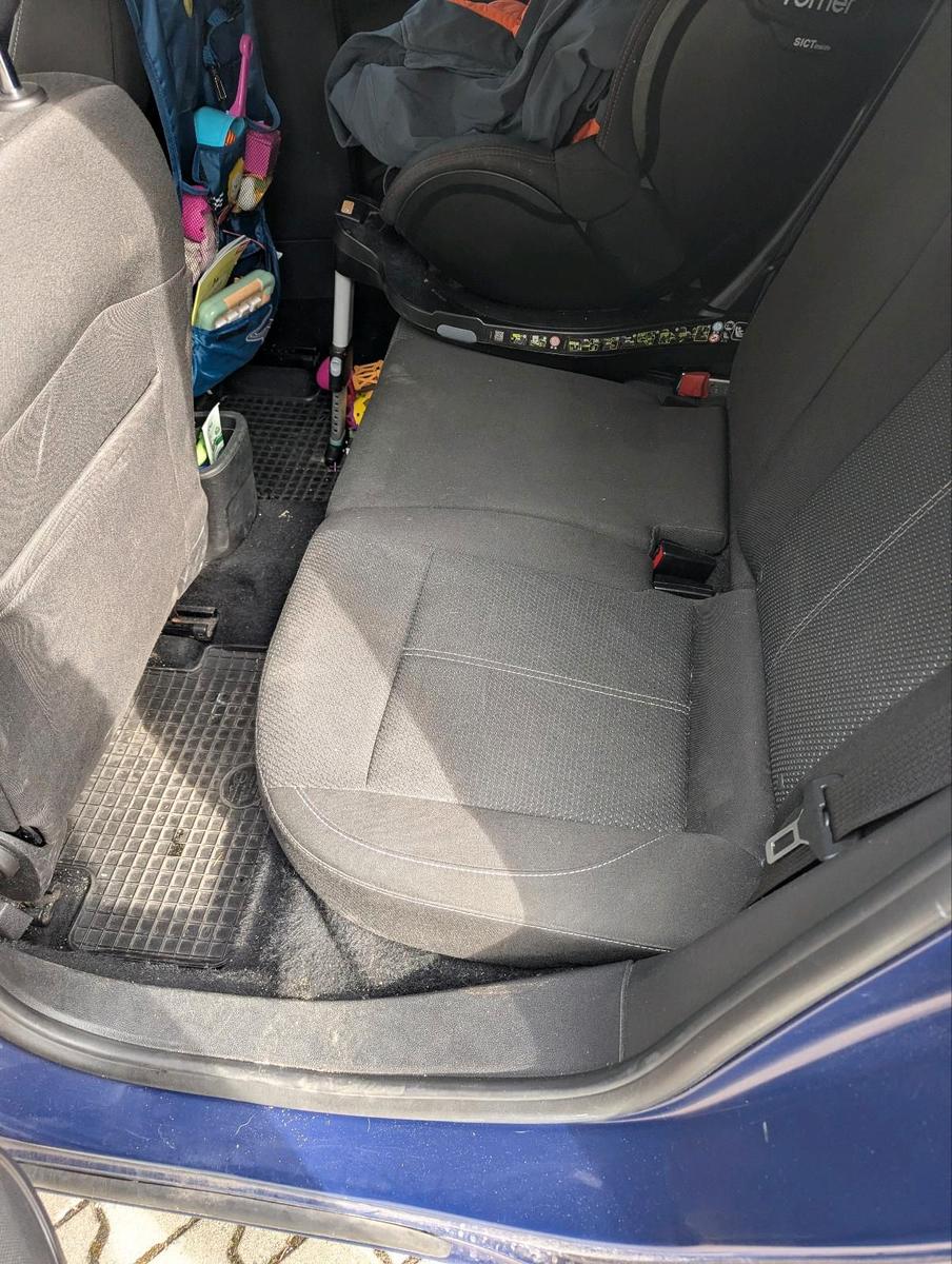 Opel Astra 2011 — photo 7