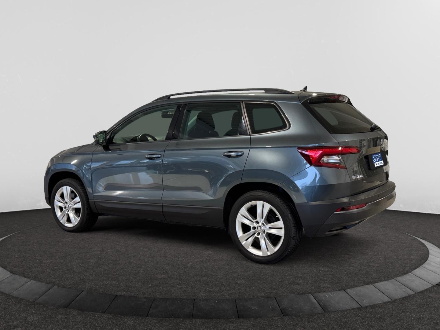 Skoda Karoq Style 4x4 AHK El. Panodach . Apple CarPlay