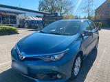 Toyota Auris Benzin Automatik - Toyota Auris Gebrauchtwagen in Hamburg