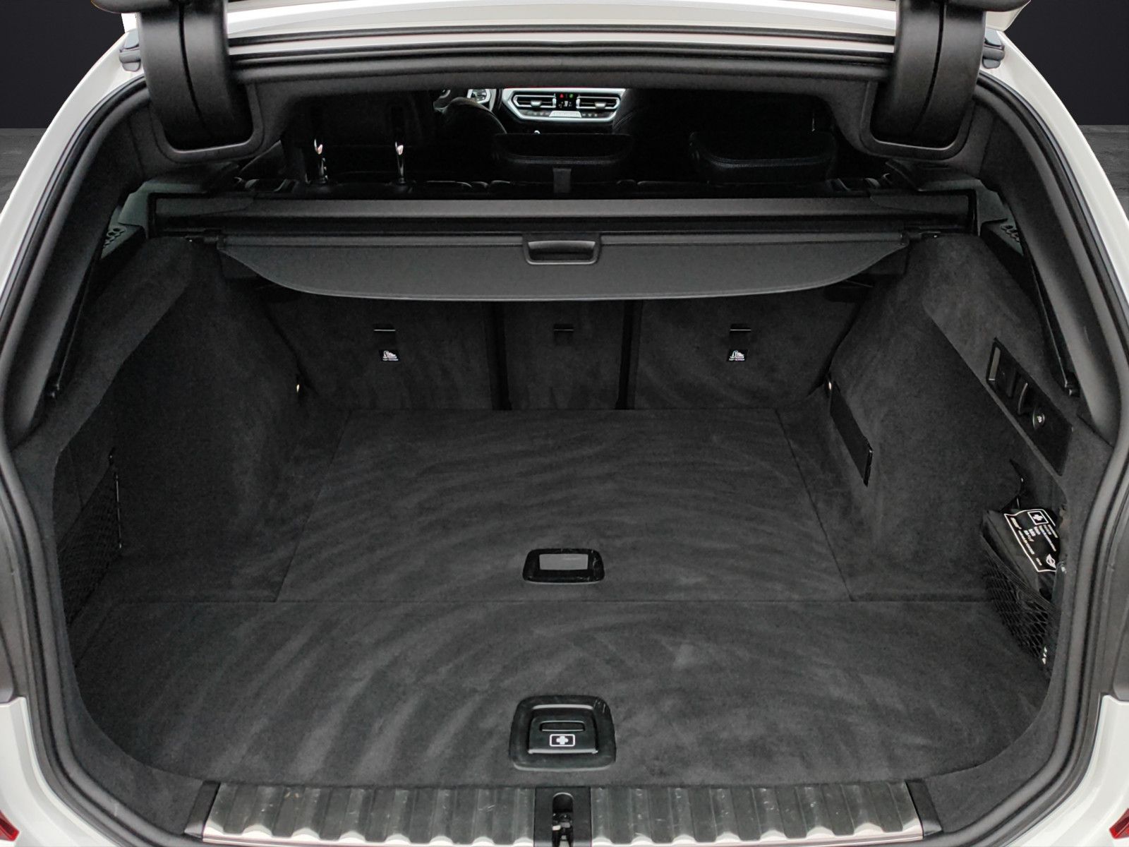 Fahrzeugabbildung BMW 330 d Touring xDrive M Sport/AHK/Hifi/Led/1.Hand