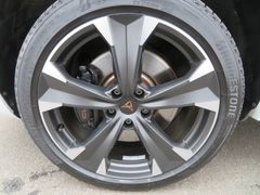 CUPRA Ateca 2.0 TSI 4Drive DSG Fahrass Ahk Akrapovic CUPRA Ateca 2.0 TSI 4Drive DSG Fahrass Ahk Akrapovic