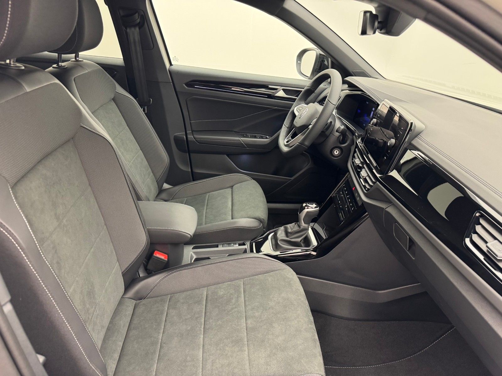 Volkswagen T-Roc 1.5 TSI DSG R-Line BlackBusiness IQ.Drive imagem 3