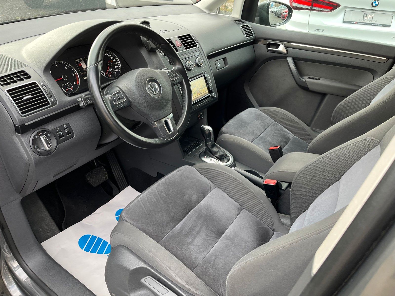 Fahrzeugabbildung Volkswagen Touran 2.0 TDI HIGHLINE DSG Navi RKam AHK Alcant