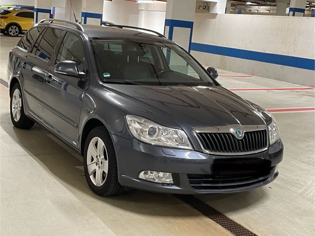 Skoda Octavia Elegance/DSG/1.Hd/Leder/Xenon/Klimaauto