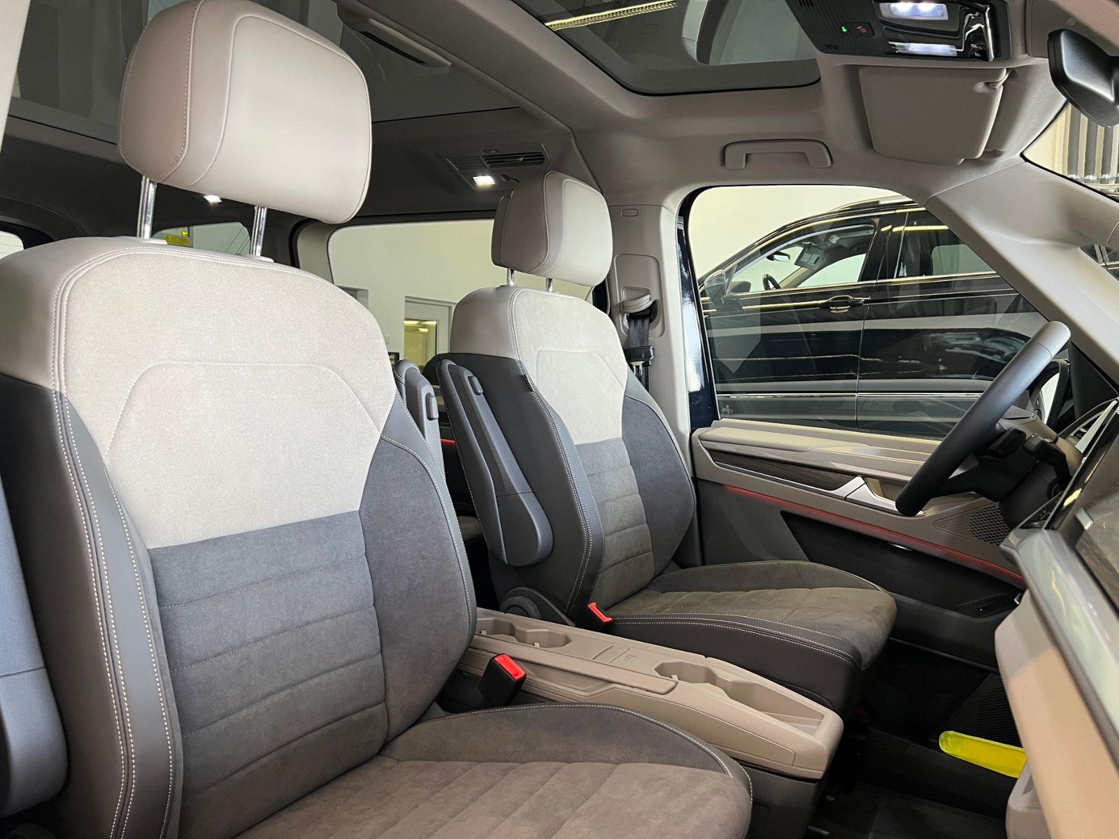 Fahrzeugabbildung Volkswagen T7 Multivan Style 2.0 TDI DSG *AHK, IQ.Light, Pa