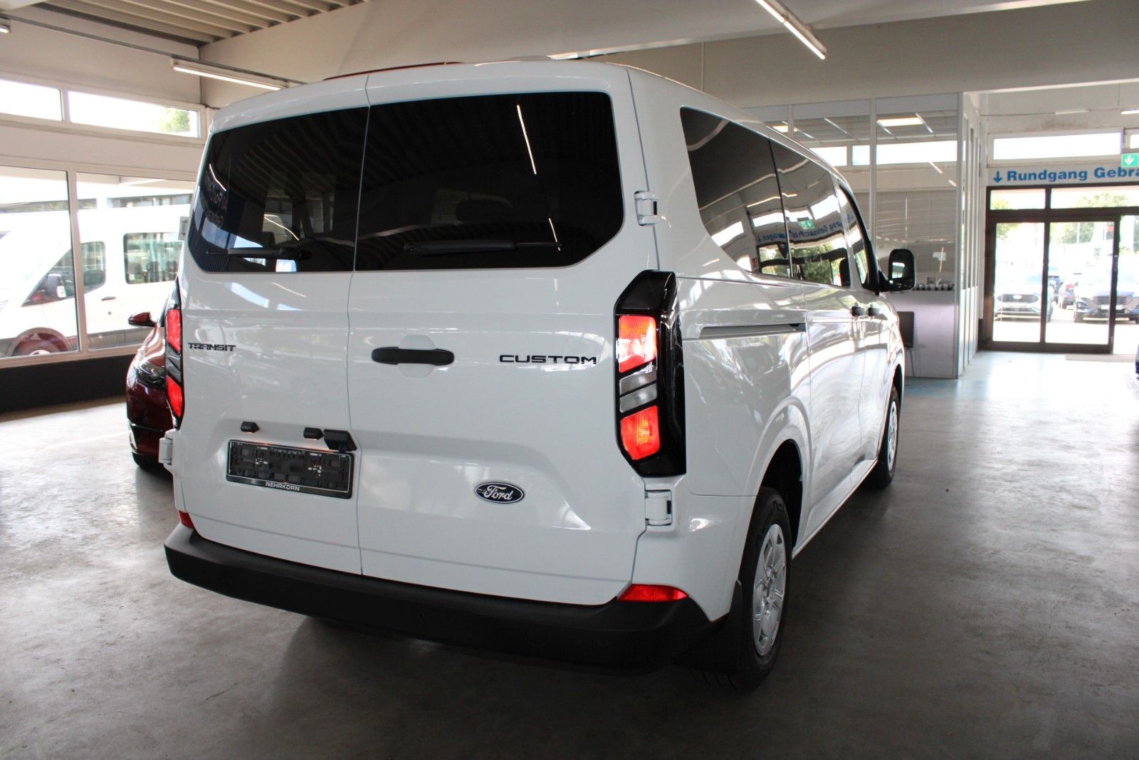 Fahrzeugabbildung Ford Transit Custom Kombi Trend 8-Sitzer GJR SOFORT