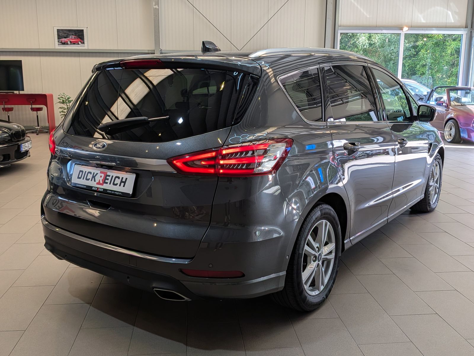 Fahrzeugabbildung Ford S-MAX 2.0 Aut. Titanium*LED*CAM*ACC*AHK*7-SITZE
