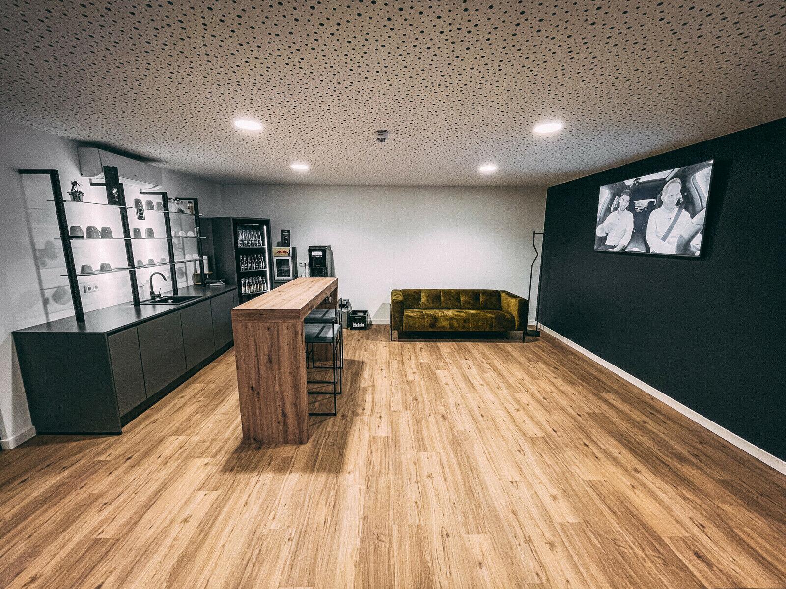showroom-image-top