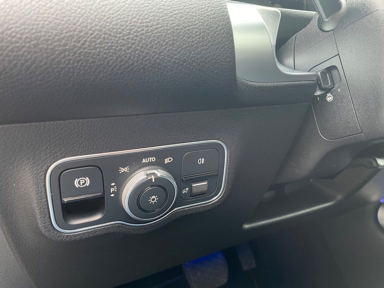 Fahrzeugabbildung Mercedes-Benz GLB 220 d 4MATIC Progressive AHK+Memory+Pano+360