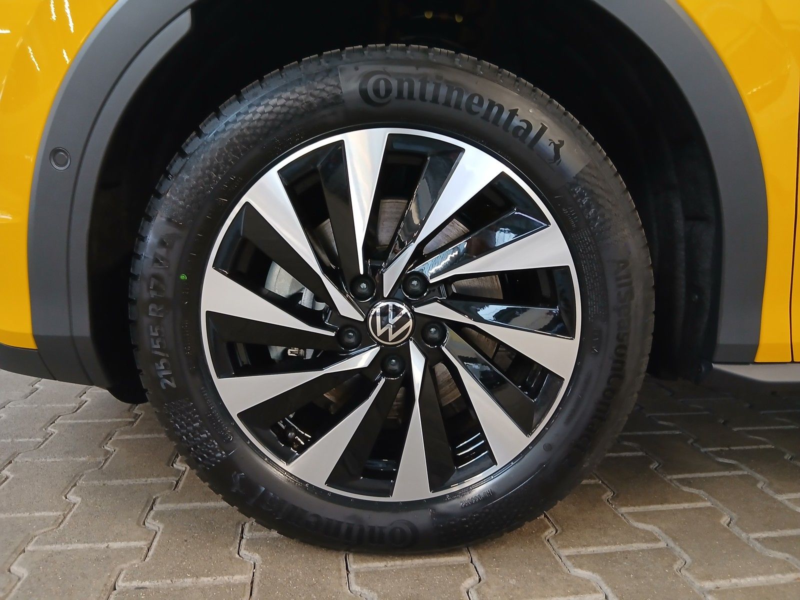 Fahrzeugabbildung Volkswagen T-Roc Style 1.5 eTSI DSG +AHK+Keyless +Easy-Open