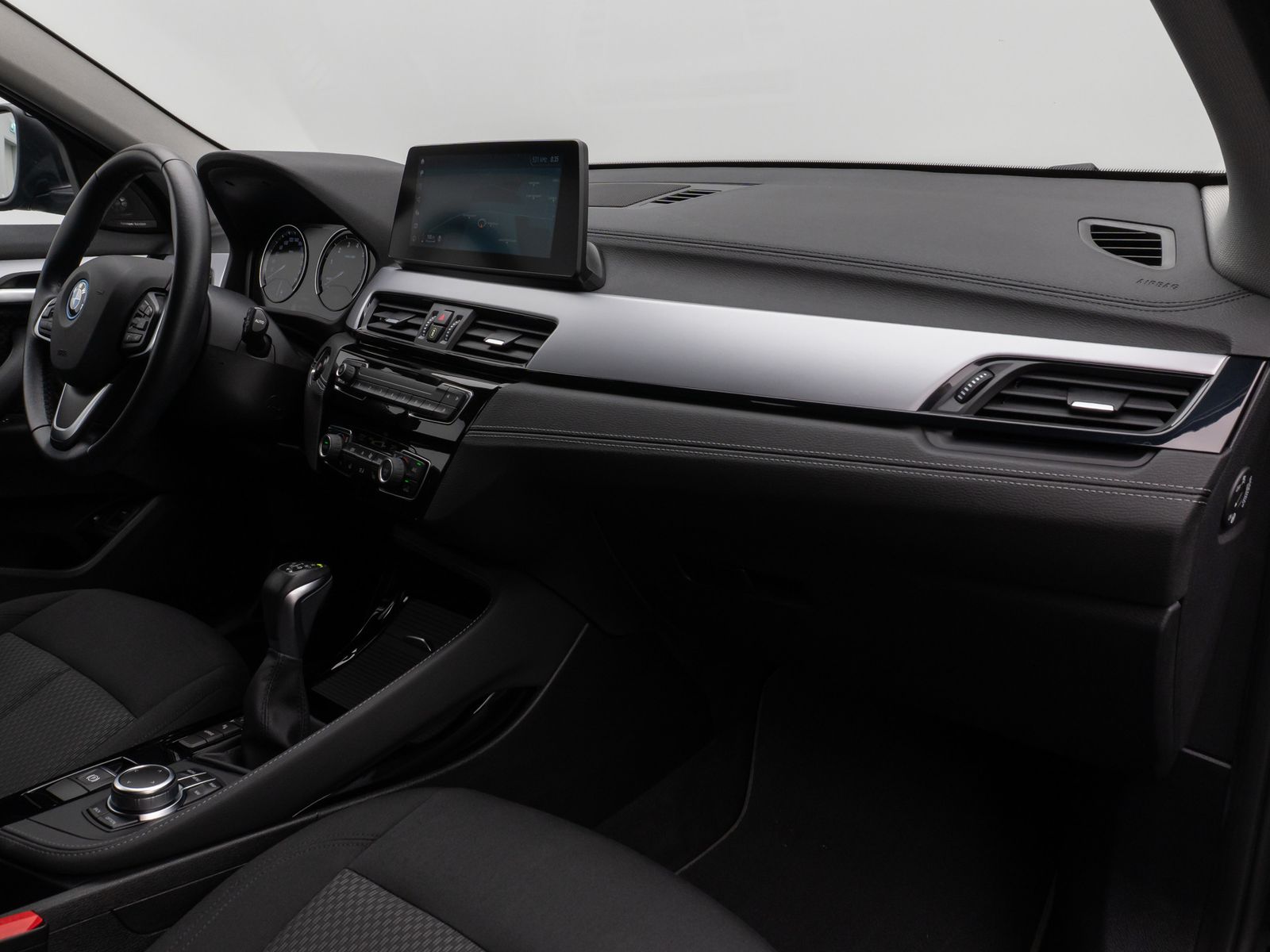 Fahrzeugabbildung BMW X2 xD25e HUD DAB H/K Navi+ Parkassist Alarm LED