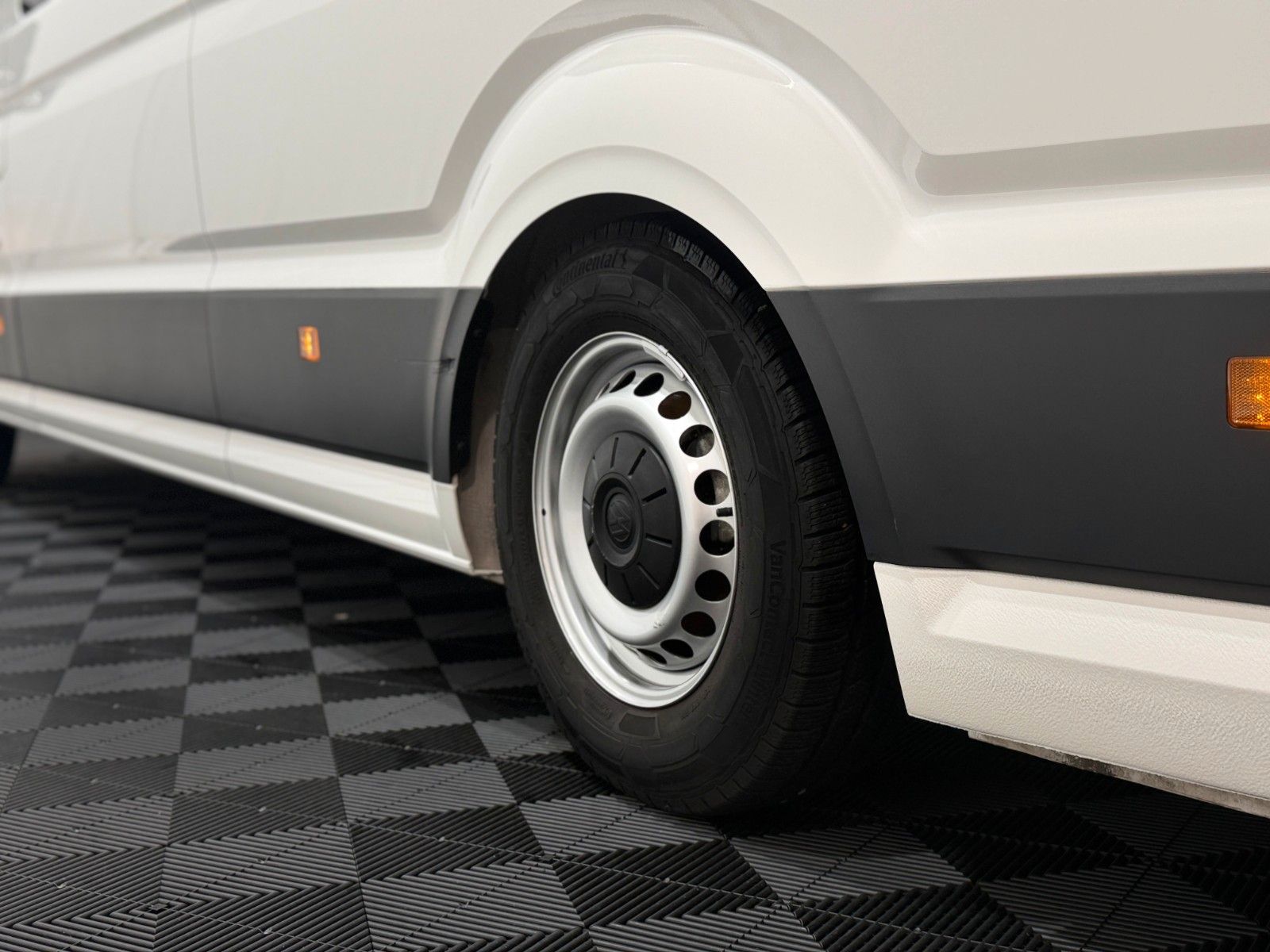 Fahrzeugabbildung Volkswagen Crafter 35 LH-Behindertengerecht-Rampe-Liftachse