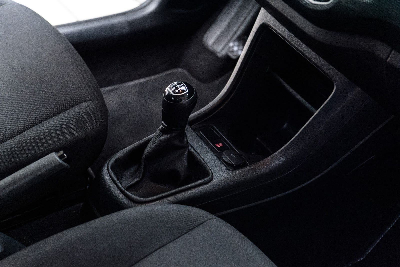 Fahrzeugabbildung Volkswagen up! 1.0l 48kw +4-türig + Maps & More + GJReifen