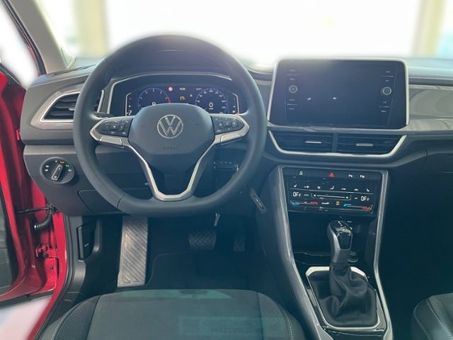 Fahrzeugabbildung Volkswagen T-Roc 1.5 TSI DSG STYLE GJR AHK NAVI IQ.DRIVE