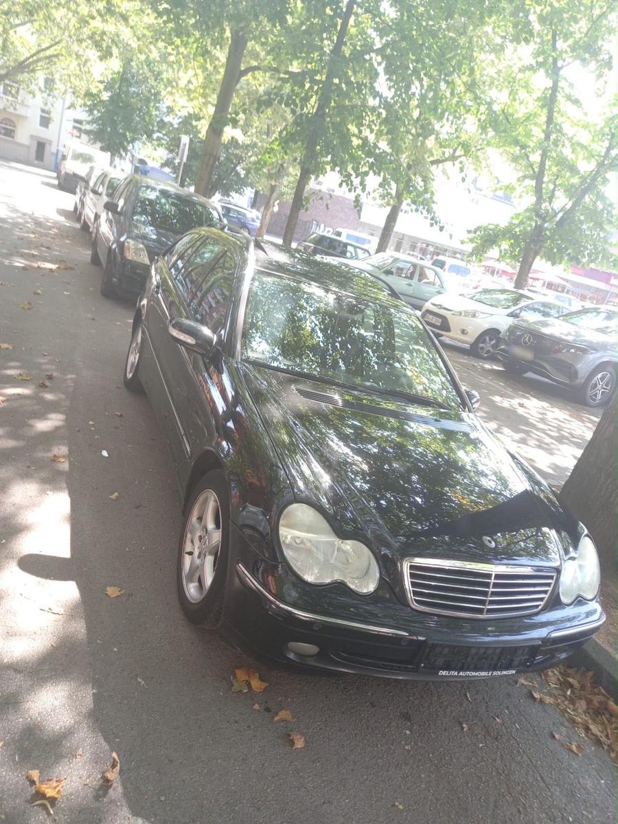 Mercedes-Benz C200 2004 — rear view