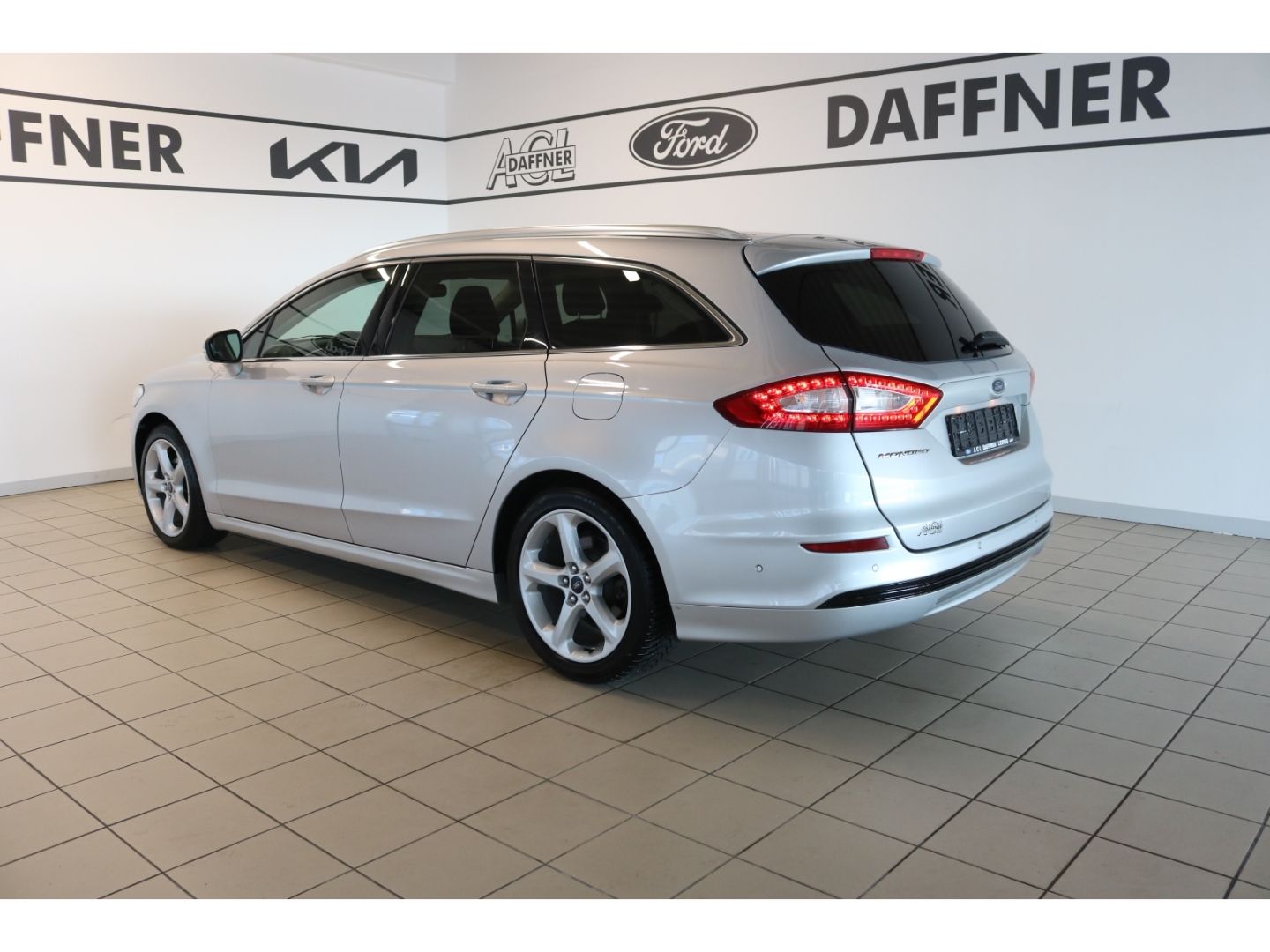 Fahrzeugabbildung Ford Mondeo Turnier Titanium 2.0 TDCi Automatik LED