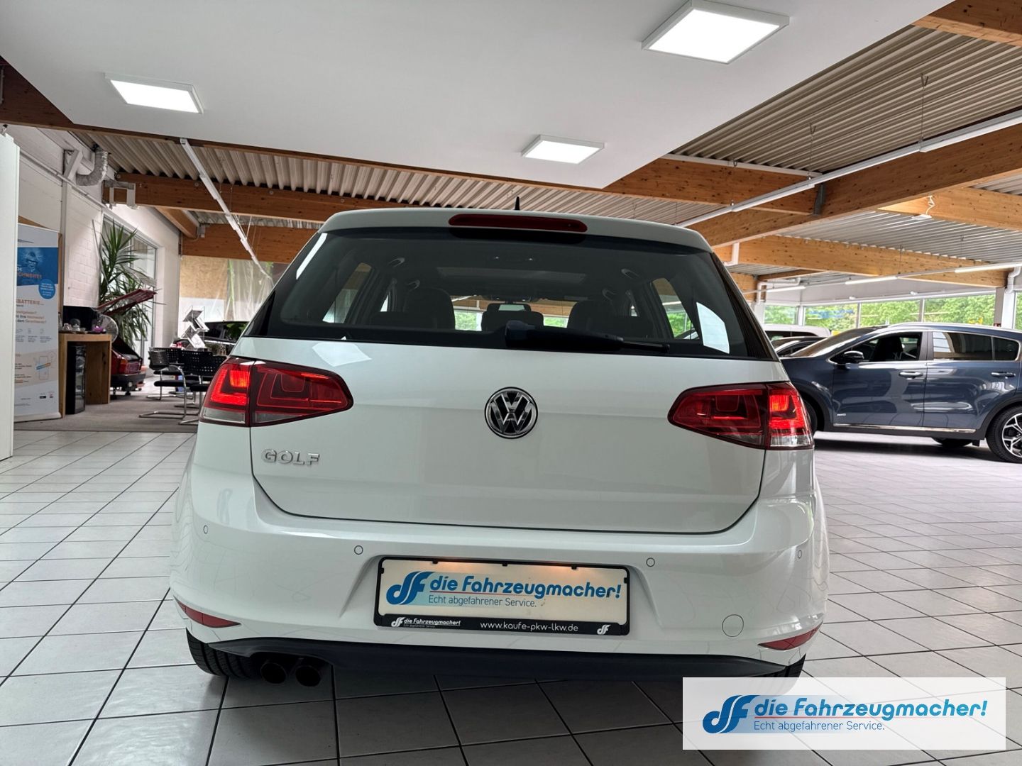 Fahrzeugabbildung Volkswagen Golf 1,4 150PS Highline R-Line Sportpaket Pano X