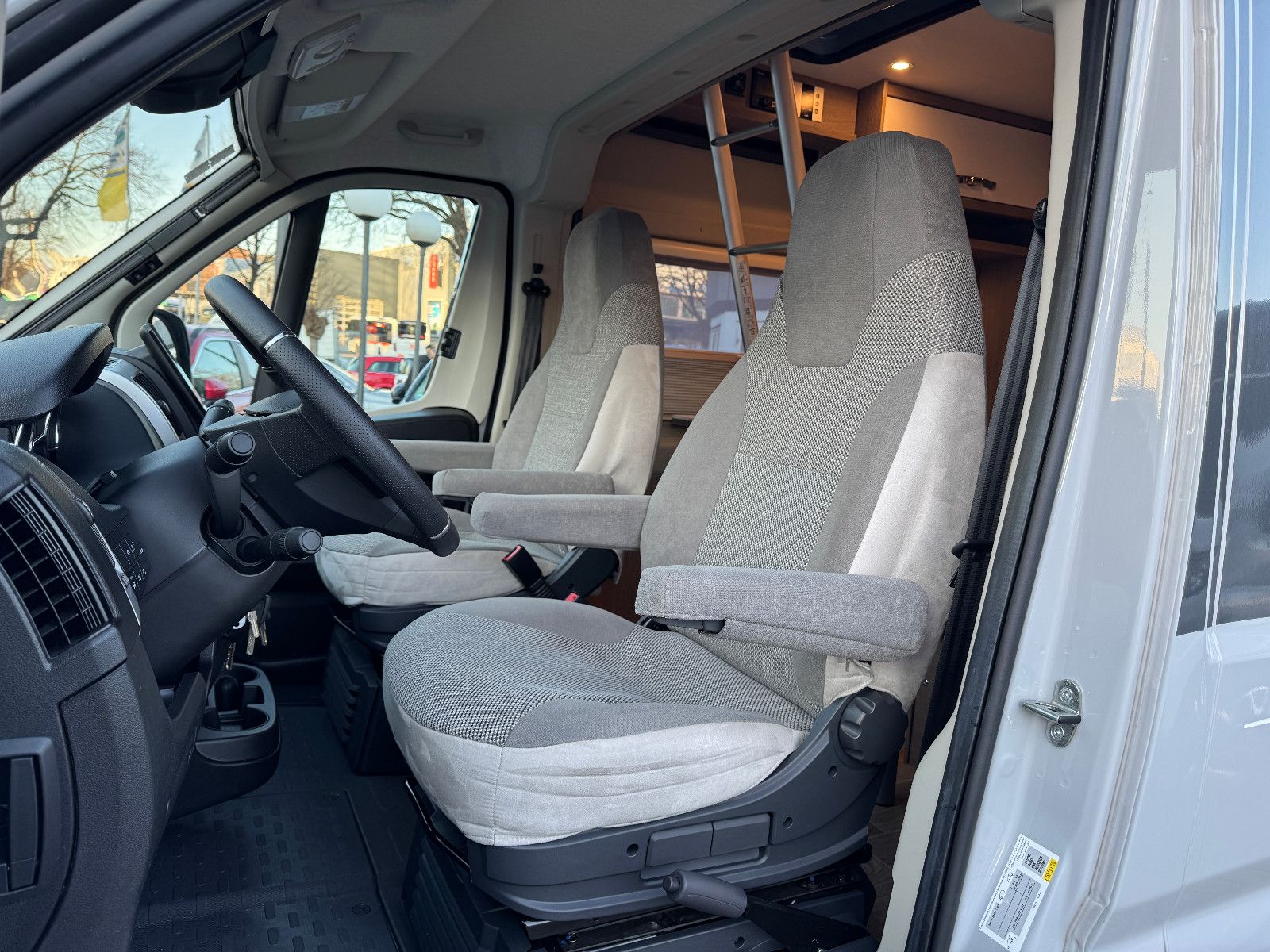 Fahrzeugabbildung Pössl 600 2WIN R PLUS CITROEN SCHLAFDACH AHK KAMERA