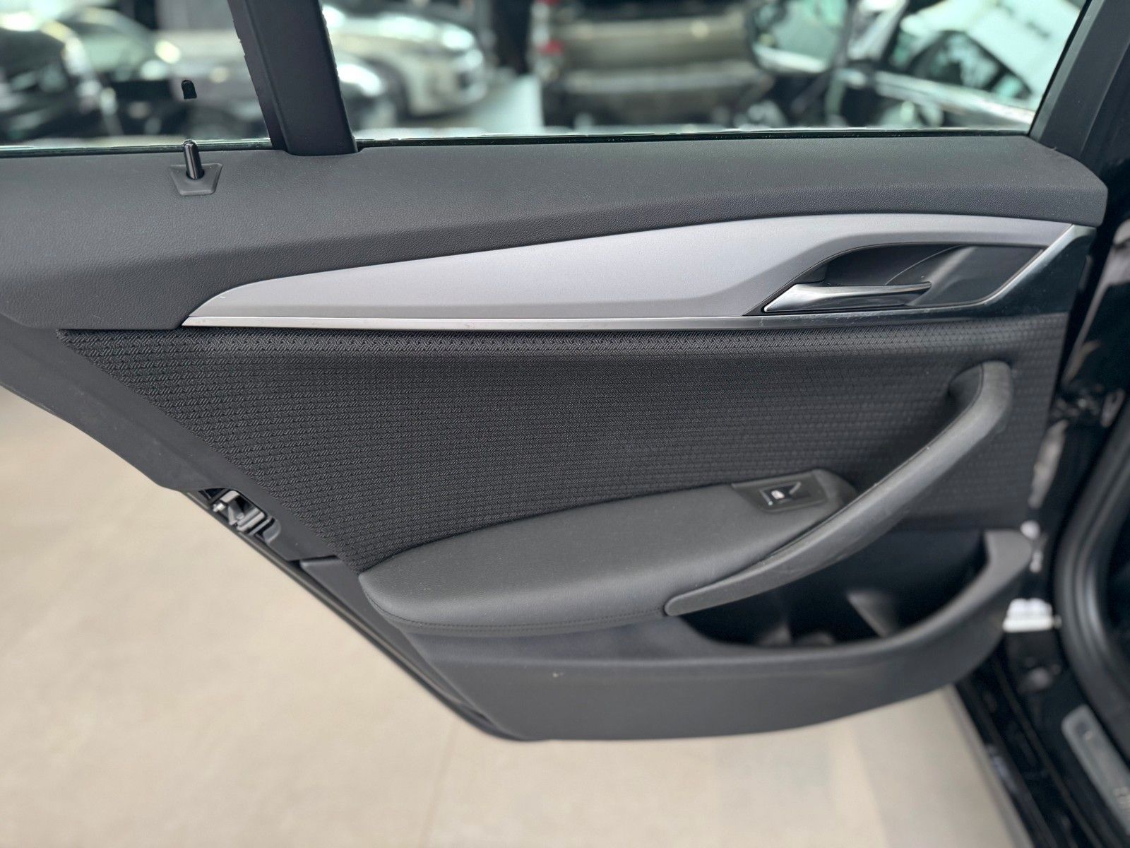 Fahrzeugabbildung BMW 520 d Touring "Business-P. Navi Connected Plus"