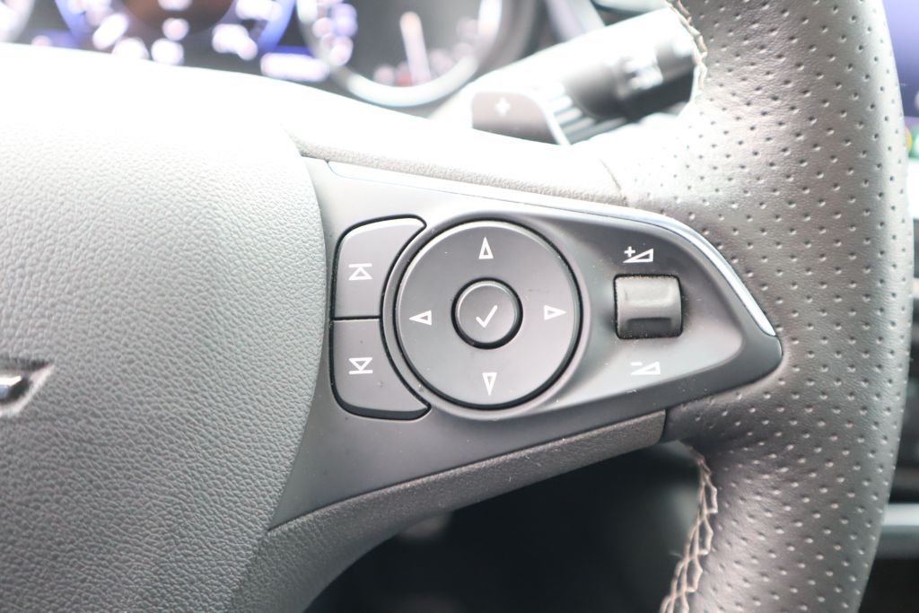 Fahrzeugabbildung Opel Insignia ST GSi 2.0 Turbo+Panorama+HUD+Leder+