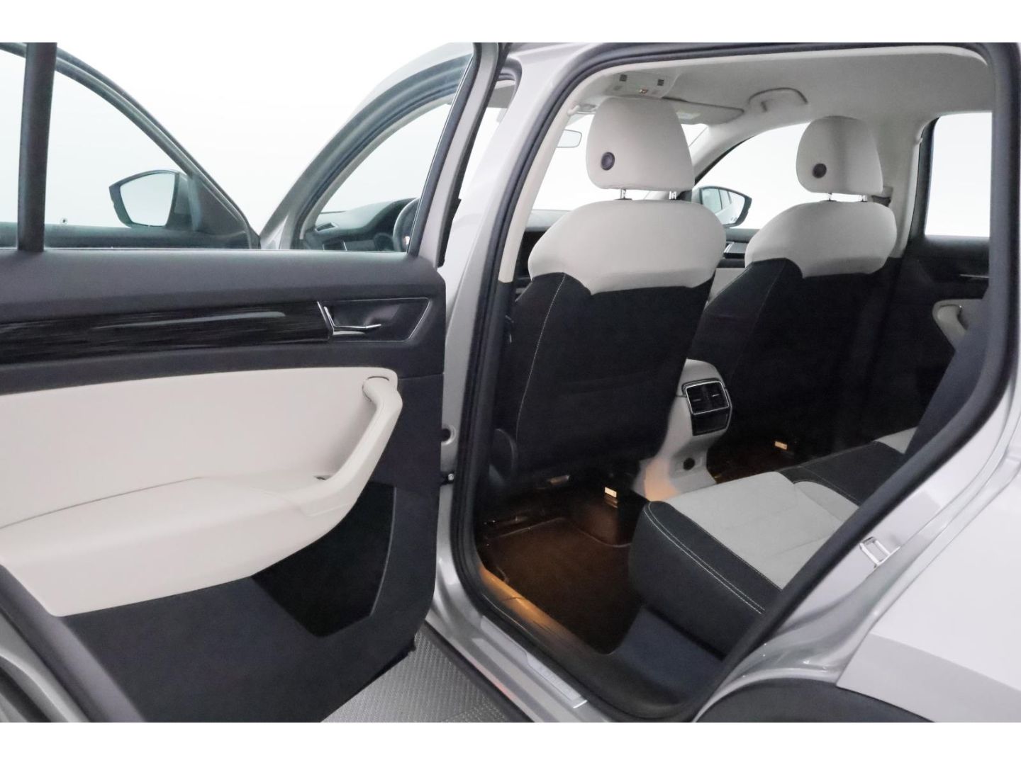 Skoda Kodiaq 2.0TSI 4x4 DSG Style+LED+CARPLAY+TEMPO+PD foto 17