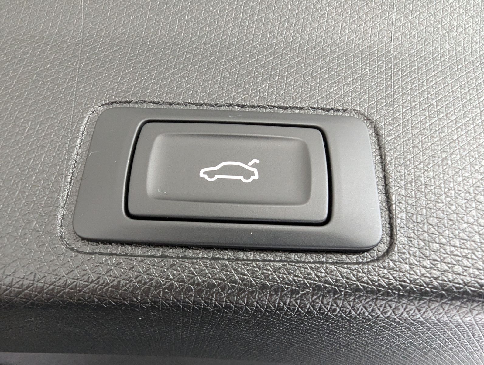 Fahrzeugabbildung CUPRA Terramar 1.5 eTSI Tribe Sennh Matrix HUD AHK 20