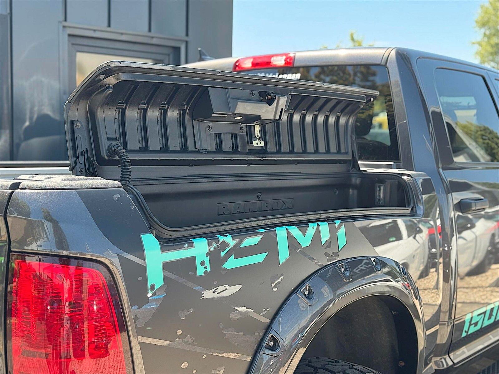Fahrzeugabbildung Dodge RAM 5.7 V8 HEMI SPORT Offroad NIGHT 4x4 RAM BOX