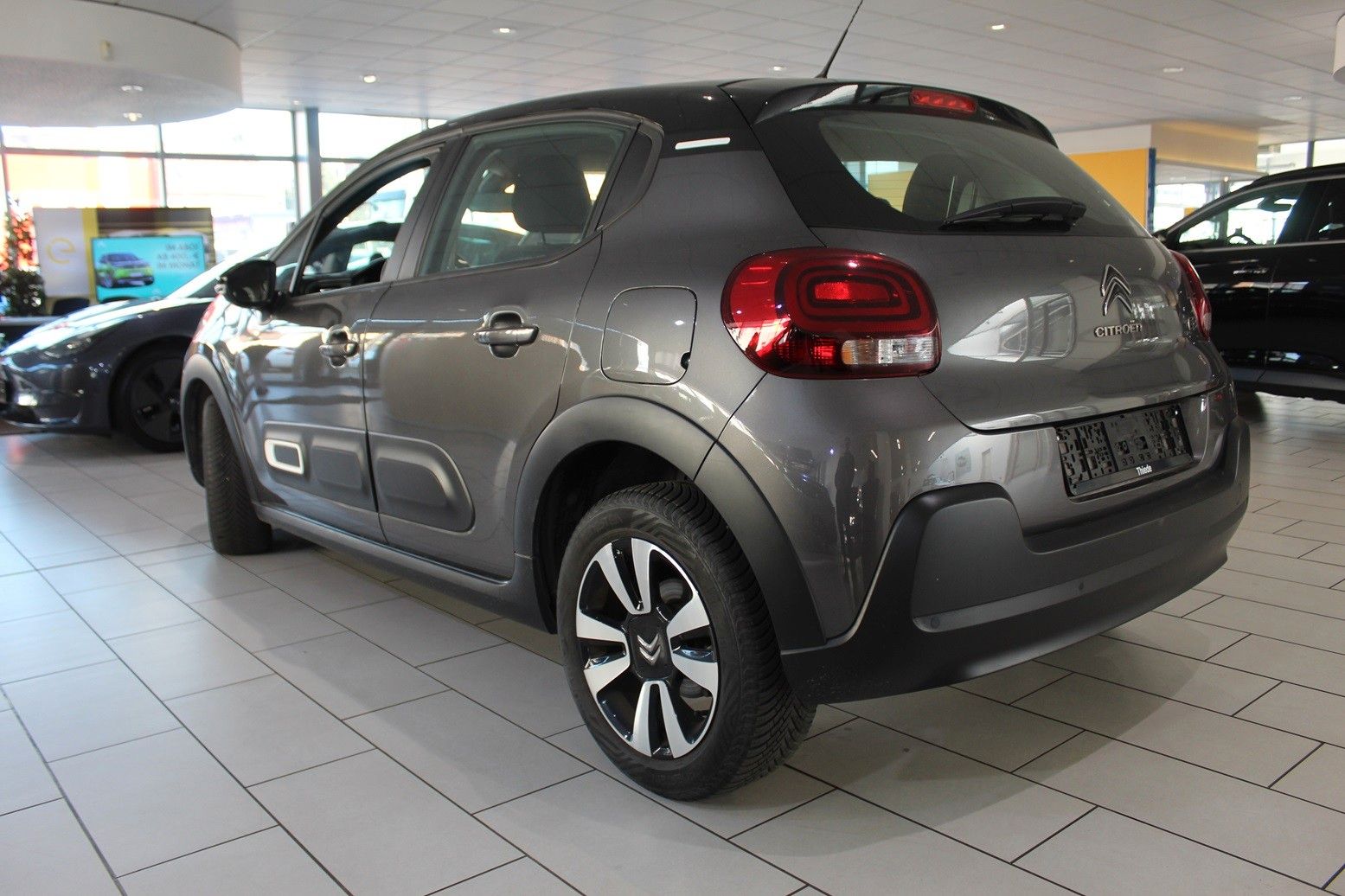 Fahrzeugabbildung Citroën C3 Shine Pack 1.2T NAVI/LED/PDC/TEMPOMAT/DAB+