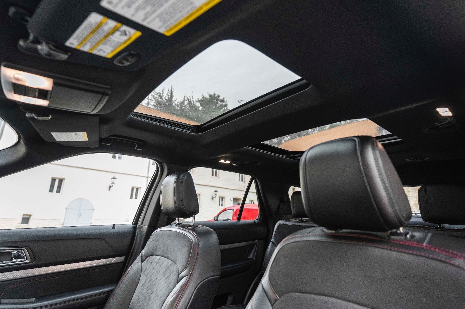 Fahrzeugabbildung Ford Explorer XLT 3,5L 4X4 LPG 6 SITZE KAM NAV